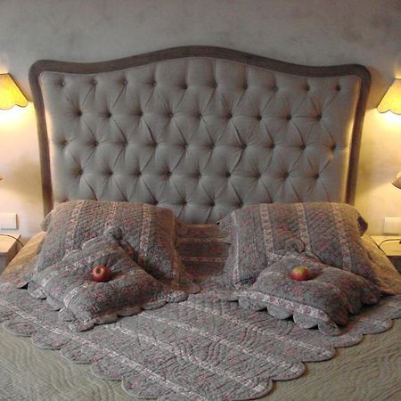 Les Demoiselles De Ladoix Bed & Breakfast Room photo