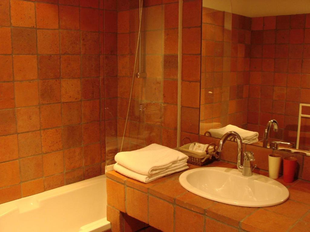 Les Demoiselles De Ladoix Bed & Breakfast Room photo